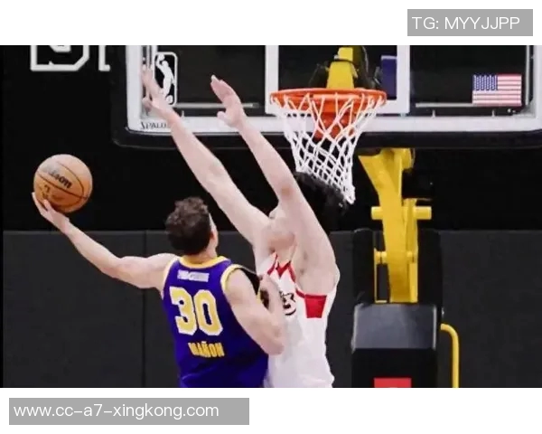 轻松突破对手防线杨瀚森精准直塞助攻队友三分球命中 轻松突破对手防线杨瀚森精准直塞助攻队友三分球命中
